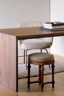 Бюро с орехи