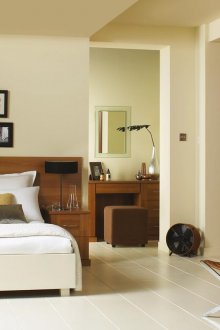 Шкаф с цвят на орех