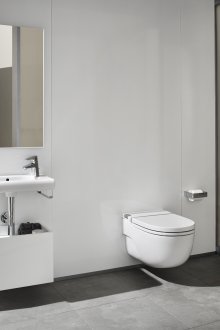 Стенна тоалетна компактна