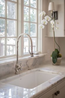 Акрилна мивка с мраморен плот