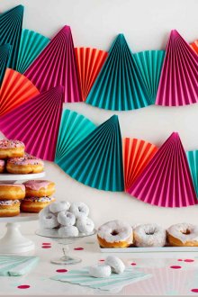 Хартиена гирлянда за празника.