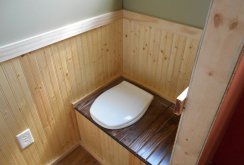 Country composting toilet