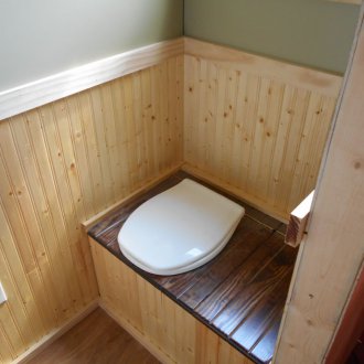 Country composting toilet