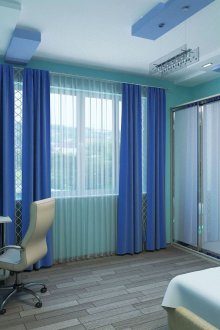 Син тапет в стаята за тийнейджърко момче