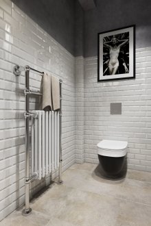 Черна тоалетна на таванско помещение