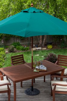 Градински чадър с маса