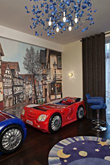 Стенопис с изображението на града в детската стая за момчета