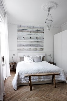 Картини над таванско легло