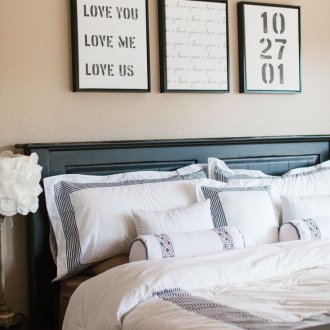 Малки снимки над леглото