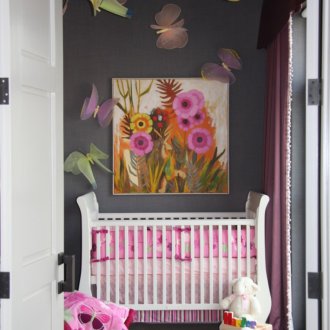 Ярка картина над леглото в детската спалня