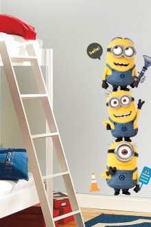 Карикатурни герои върху тапета в детската стая