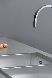 Смесител за мивка с висок чучур