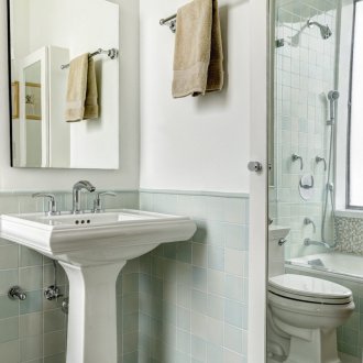 Раковина с лалета на стойка