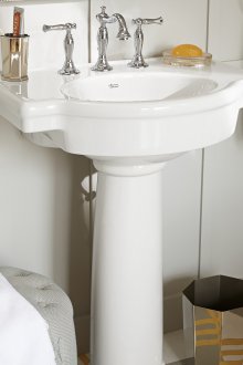 Контурна лалета в ретро стил