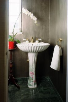 Черупка на лале с модел