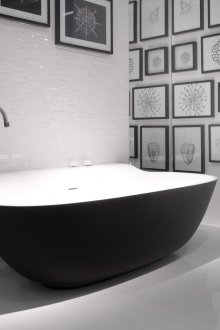 Monochrome washbasin-free bathtub