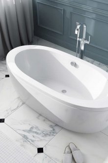 Marble bathroom without sink