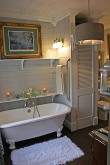 Provence style bathroom without sink