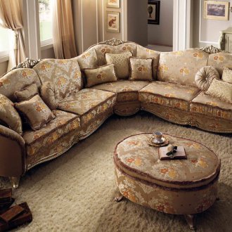 Без да отваря вратата