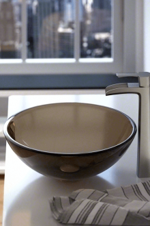 Мивка с тонирано стъкло