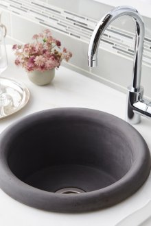 Каменна кръгла мивка