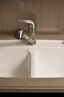 Бял вграден умивалник