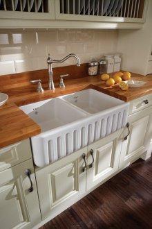 Вграден умивалник с две купи