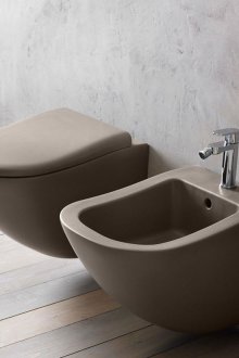 Tandas berwarna coklat