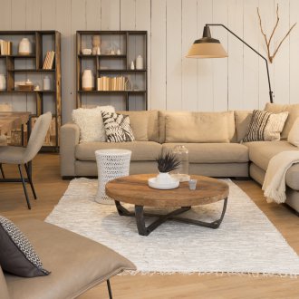 Бежов интериор в светли цветове.