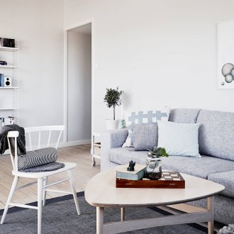 Бял интериор в ярки цветове