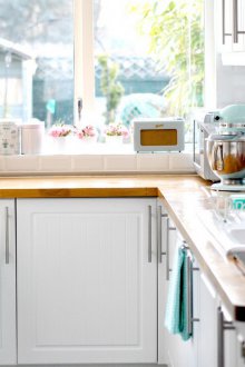 Кухненски интериор в ярки цветове