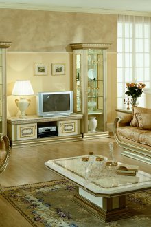 Фантастични дивани в класически интериор