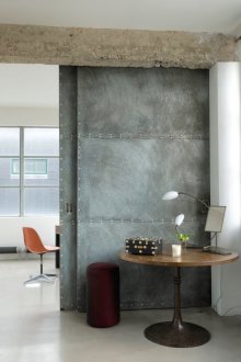 Маса на таванско помещение