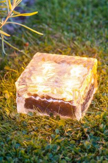 Слънчева лампа за морава