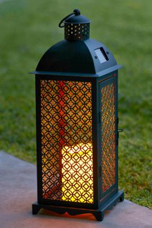 Слънчева улична лампа