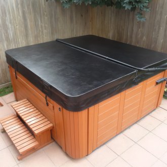 Шрифт за баня с капак