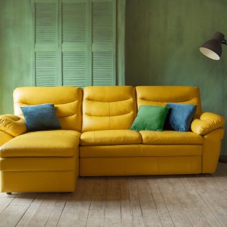 Ярко жълт диван ще ви развеселява всеки ден