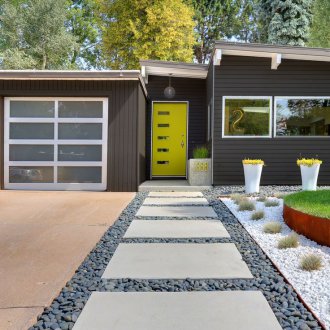 Озеленяване с пътека за плочки