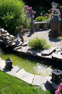 Озеленяване парцел с езерце