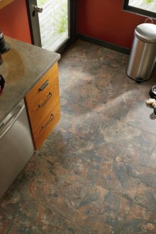 Винилова плочка в кухнята