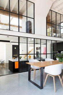 Бели тавански столове