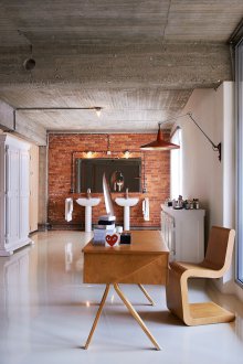 Дървен стол в стил лофт