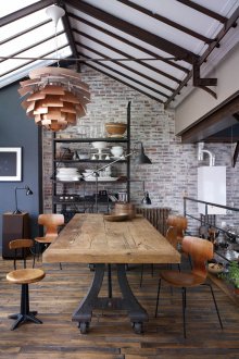 Таванско столче с метални крака