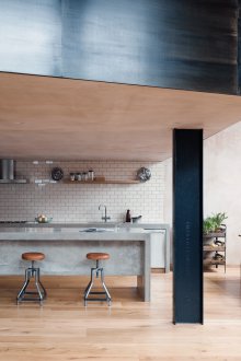 Тавански столове в трапезарията