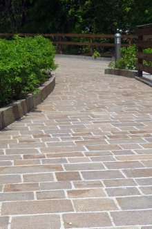 Тротоарни плочи в градината
