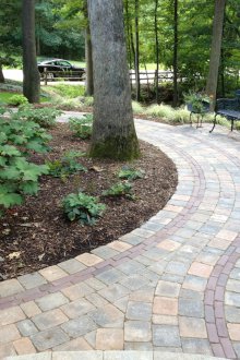 Тротоарни плочи по пешеходната пътека