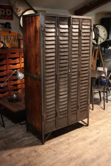 Гардероб в индустриален стил