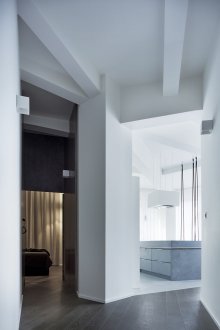 стилен дизайн на коридора на таванско помещение