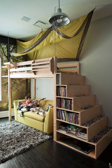 Детска стая в стила на таванско помещение за момче