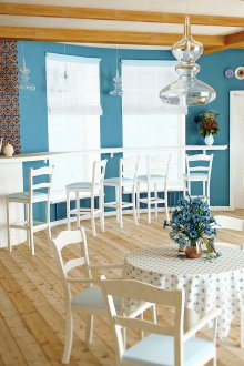 Кафе с ярки стени в стил Прованс